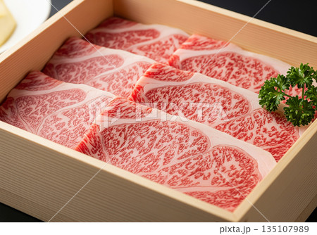 霜降り牛肉 135107989