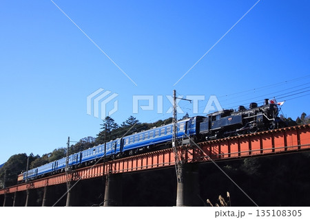正月の特別装飾を纏い鉄橋を渡る大井川鉄道C10-8号機_2026/1/3撮影 正月の特別装飾を纏い鉄橋を渡る大井川鉄道C10-8号機_2026/1/3撮影 135108305