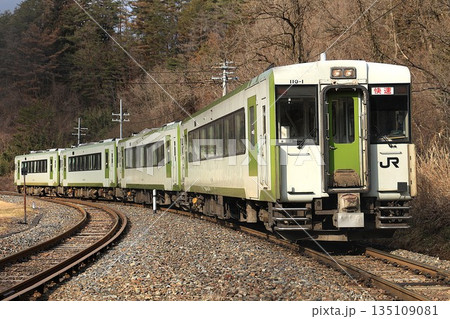 【JR東日本】 キハ110系0番台＋キハ110系100番台 快速「はまゆり」（釜石線：宮守駅） 135109081