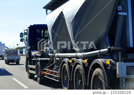 粉粒体運搬車　イメージ 135109129