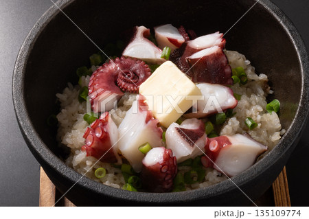 石焼き バターたこ飯 石焼き バターたこ飯 135109774