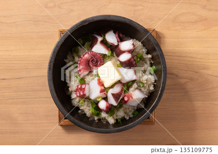 石焼き バターたこ飯 石焼き バターたこ飯 135109775