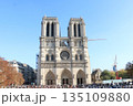 パリ市民の心のよりどころノートルダム大聖堂 135109880