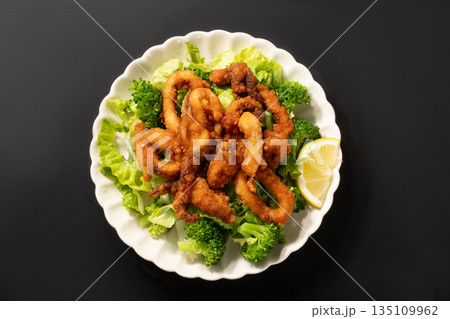 イカの唐揚げ サラダ イカの唐揚げ サラダ 135109962