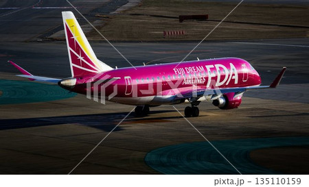 フジドリームエアラインズ(FDA)の旅客機エンブラエル175 135110159