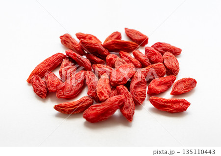 クコの実　白バック 135110443