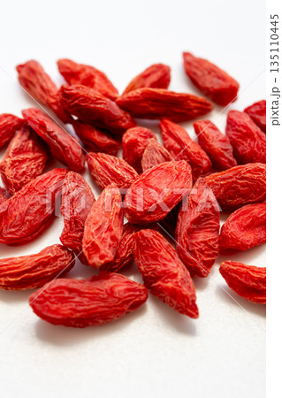 クコの実　白バック 135110445