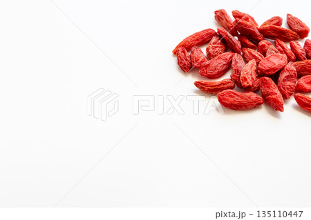 クコの実　白バック 135110447