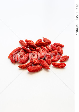 クコの実　白バック 135110448