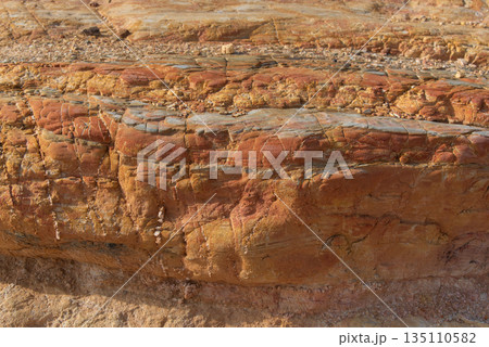 赤土の含まれた地層 135110582