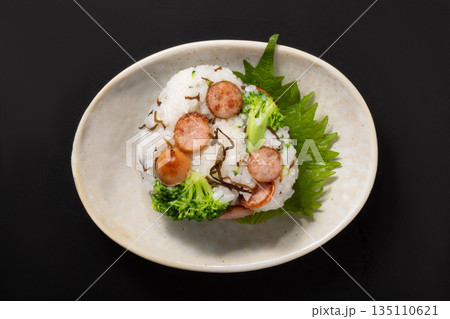 おにぎり（ウィンナー　塩昆布　ブロッコリー） 135110621