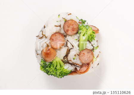 おにぎり(ウィンナー 塩昆布 ブロッコリー) おにぎり(ウィンナー 塩昆布 ブロッコリー) 135110626