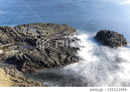 Fan-shaped colmnar jointing on Yangnam beach near Gyeongju,. 135111494