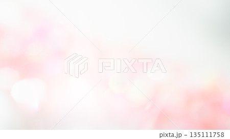 ふんわりキラキラ背景　淡いピンク色　玉ボケぼかしグラデーション 135111758