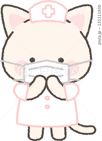 マスクをしている白ネコの看護師 135111930
