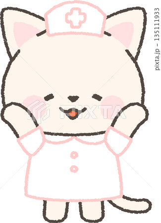 嬉しそうに両手を挙げる白ネコの看護師 嬉しそうに両手を挙げる白ネコの看護師 135111933