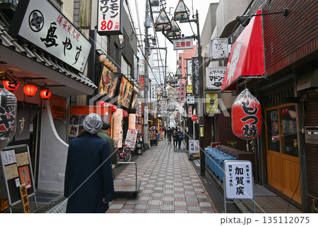 【東京都中野区】中野駅北口の飲食店街・三番街の風景 【東京都中野区】中野駅北口の飲食店街・三番街の風景 135112075