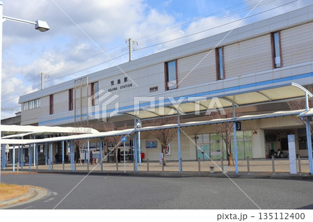 瀬戸大橋線の児島駅 西口（岡山県倉敷市） 135112400