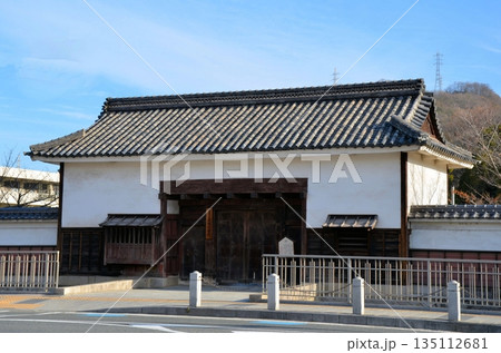 笠岡代官所跡 長屋門	 135112681