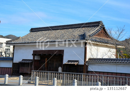 笠岡代官所跡 長屋門	 135112687