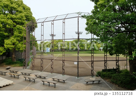 綺麗に整備された野球グラウンド 135112718