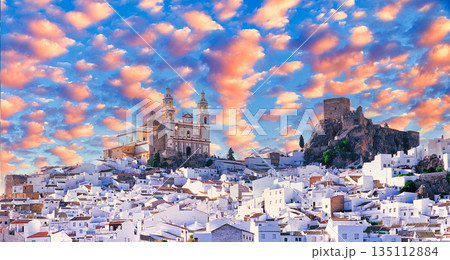 スペイン・アンダルシア地方の美しい白い村の絶景 スペイン・アンダルシア地方の美しい白い村の絶景 135112884