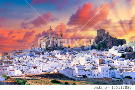 スペイン・アンダルシア地方の美しい白い村の絶景 135112886