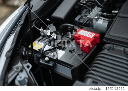 車のバッテリー 135112932