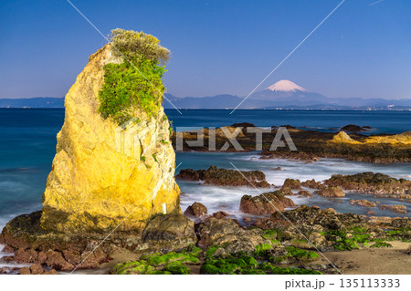 《神奈川県》富士山と秋谷の立石・立石公園 135113333