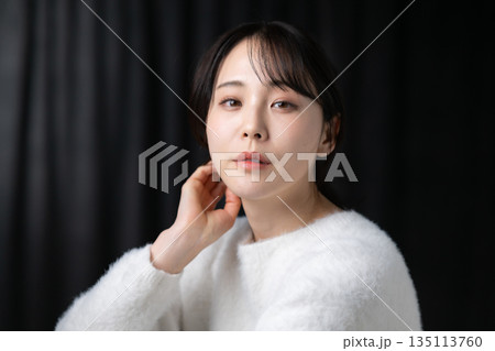 笑顔の女性ポートレート 笑顔の女性ポートレート 135113760