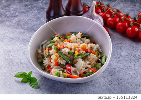 White steamed rice with vegetables 135113824