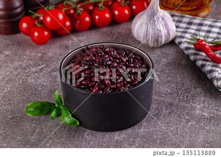 Raw dry red beans heap Raw dry red beans heap 135113889