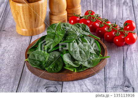 Green spinach leaves heap in the bowl Green spinach leaves heap in the bowl 135113916