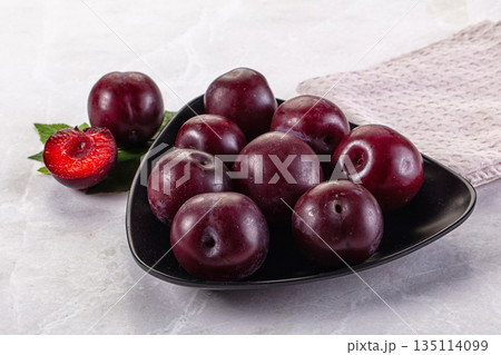 Raw ripe purple plum heap Raw ripe purple plum heap 135114099