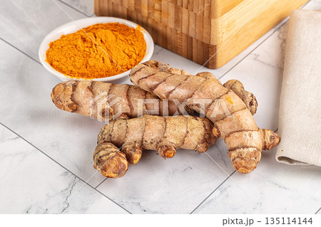 Fresh aroma tumeric roots heap 135114144