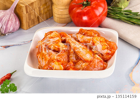 Raw marinated uncooked chicken wings 135114159