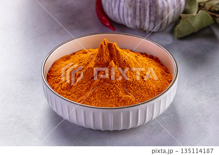 Yellow tumeric curcuma aroma powder 135114187