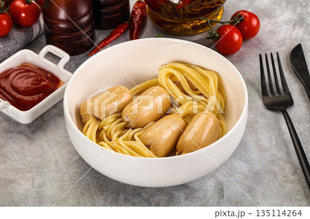 Dietary baby chicken sausage with spaghetti 135114264