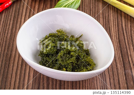 Vegan sea grapes green seaweed Vegan sea grapes green seaweed 135114390