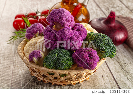 Colorful raw organic cauliflower cabbage Colorful raw organic cauliflower cabbage 135114398