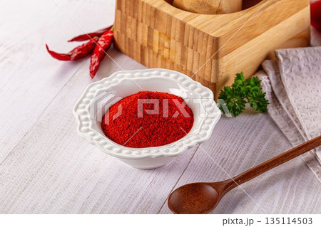 Red dry chili pepper paprika powder Red dry chili pepper paprika powder 135114503