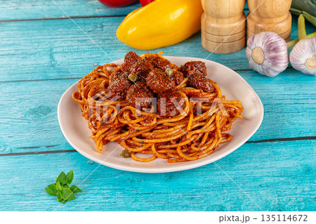 Italian spaghetti with beef meatballs Italian spaghetti with beef meatballs 135114672