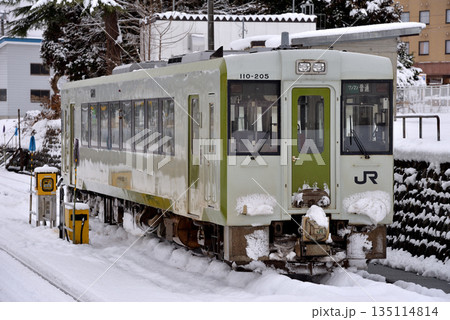 留置中の米坂線キハ110形気動車 135114814