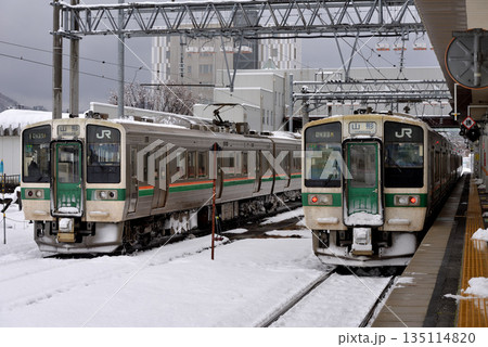 山形線719系5000番台普通電車 135114820