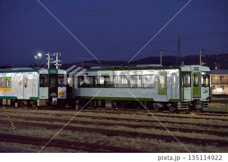 構内留置中のキハ110系気動車 135114922