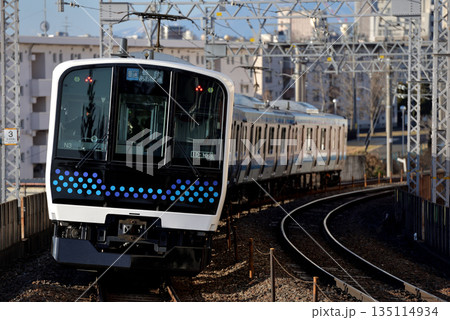 仙石線を走るE131系800番台普通電車4両 135114934