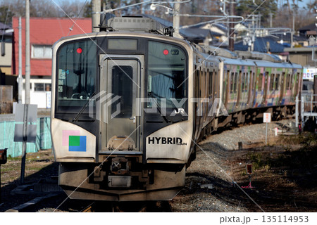 仙石線を走るHB-E210系快速列車4両 135114953