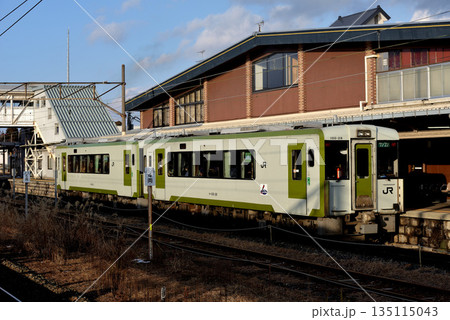 釜石線キハ100系普通列車2両 135115043