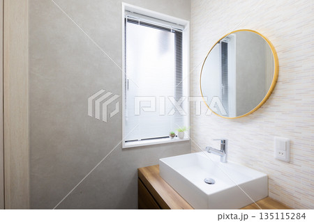 おしゃれな洗面台 135115284