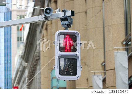 赤信号；自重し、次なる好機をうかがうリスク管理のイメージ 135115473